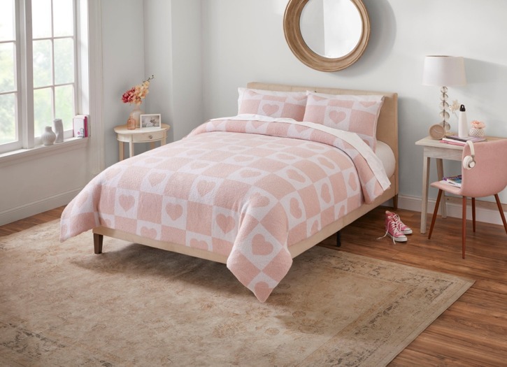 Pink heart check comforter set